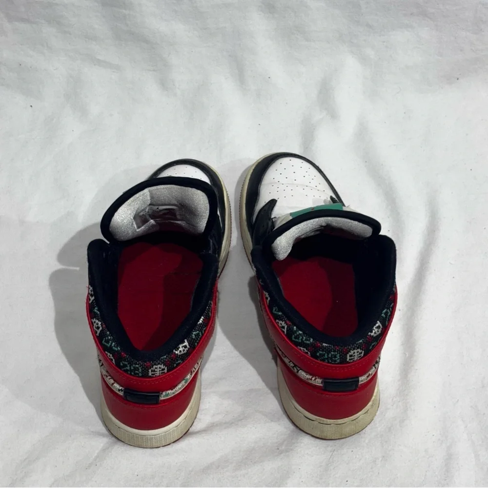 Nike Air Jordan 1 Mid SE PS Holiday Ugly Christmas Sweater DM1208 150 Size 4.5Y